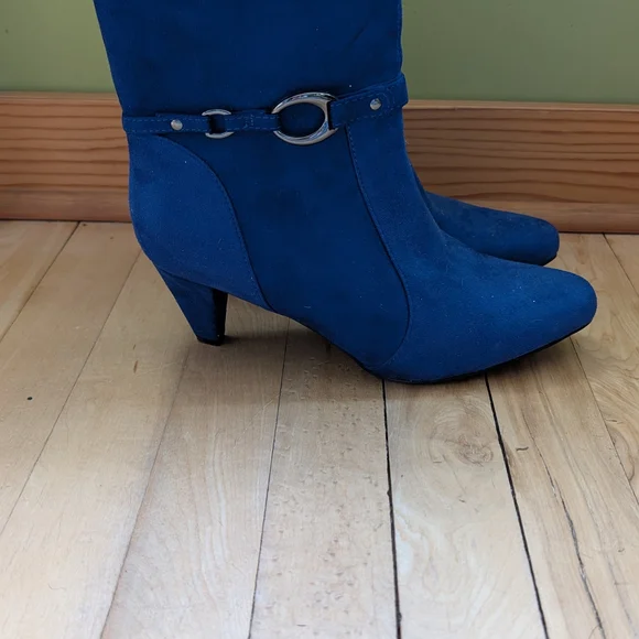 Elegant Women's Blue Ankle Boots - Picture 2 of 4